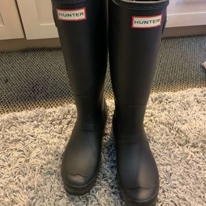 matte black hunter boots